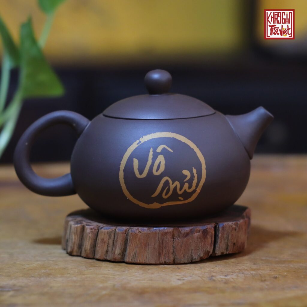 Ấm Trà Độc Ẩm Tây Thi Thư Pháp Vô Sự